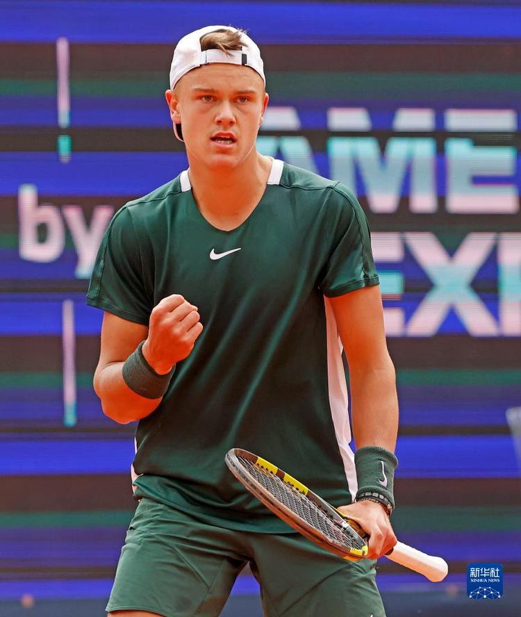 士队以微弱 士队以微弱