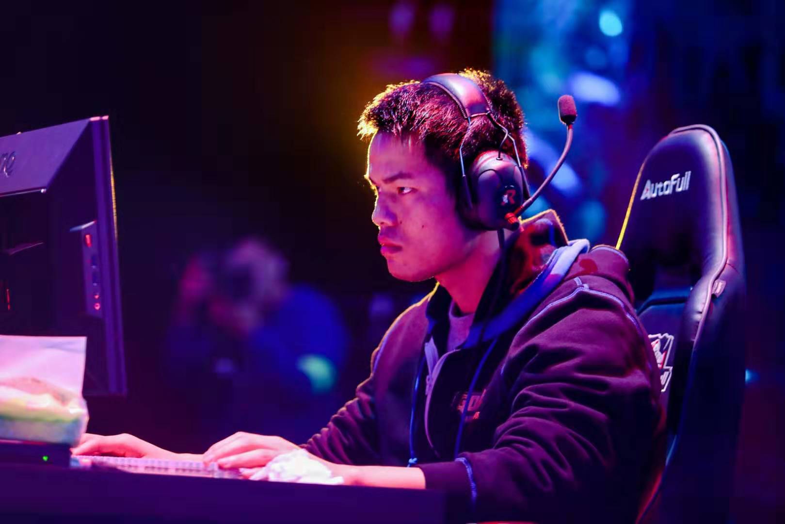 危机中潜藏 危机中潜藏