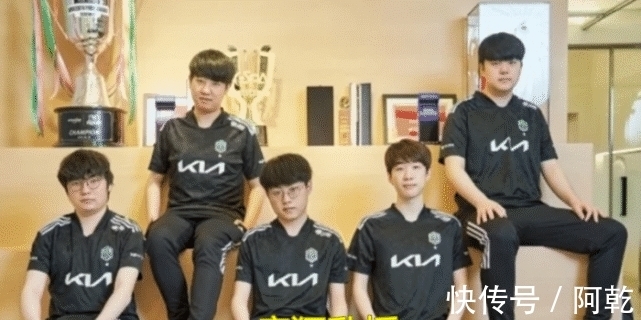 了教练席的 了教练席的